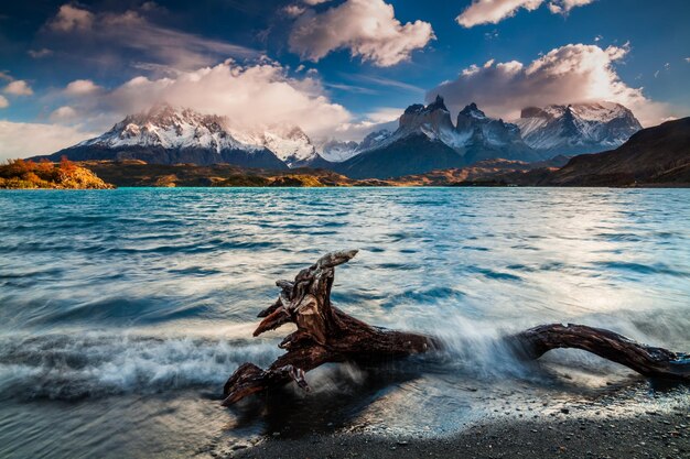 Dramatische dageraad in Torres del Paine, Chili