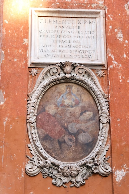 Рисунок над стеной в Риме, Италия