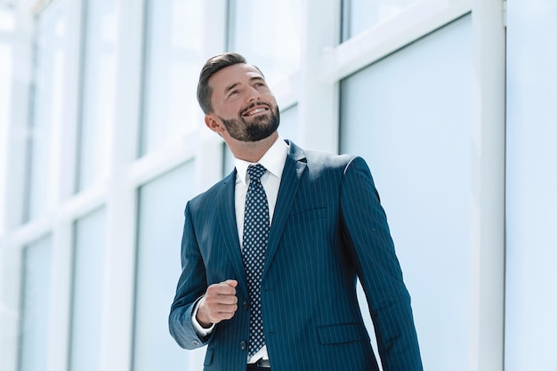 Photo dreaming of a businessman standing in new office