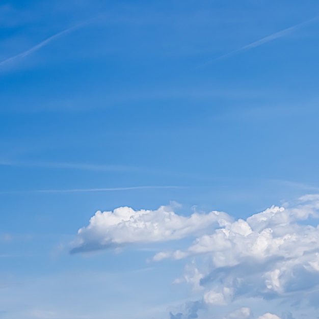 抽象的な自然の背景の精神的なデザインと宗教の概念として夢のようなシュールな空と雲