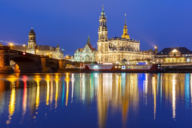 Dresden kathedraal van de heilige drie-eenheid aka hofkirche kathedrale sanctissima trinitatis en augustus b