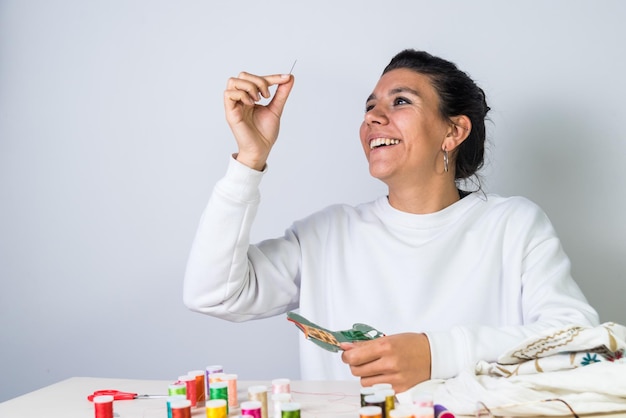 仕立て屋、お針子、刺繍布、色糸、アトリエ、洋服の直し