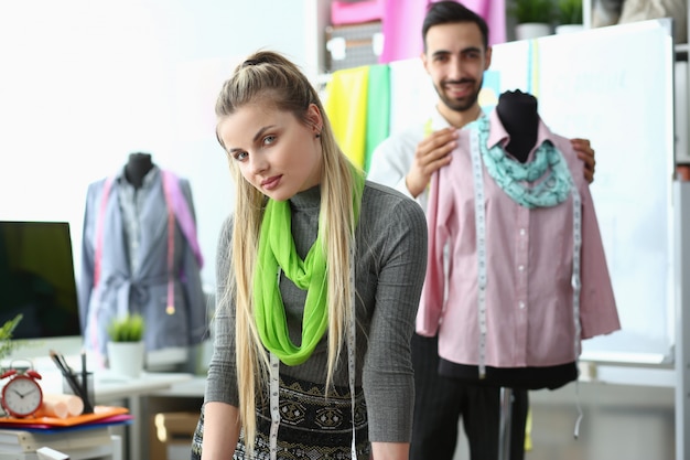 Foto processo di sartoria creazione di abiti esclusivi