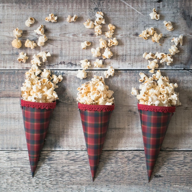 Drie popcorn kegels bovenaanzicht