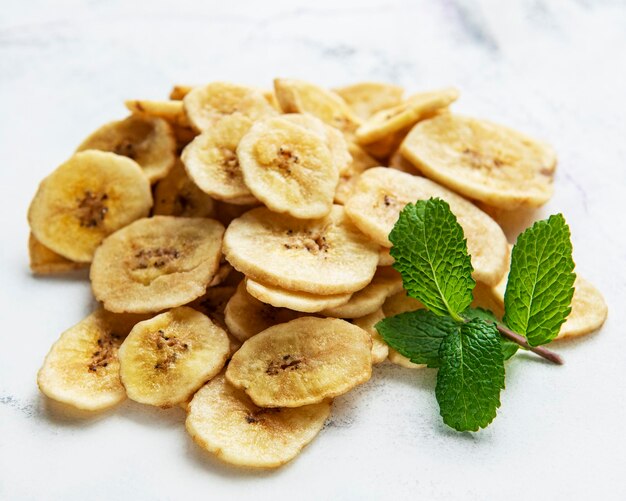 Dried candied banana slices or chips