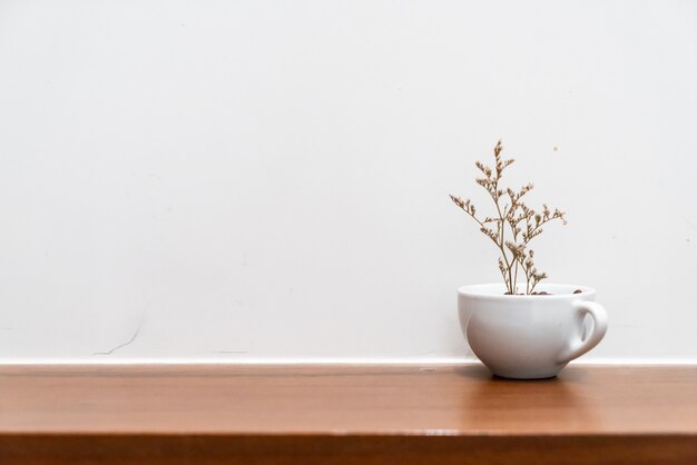 Dried Caspia Flower in vase 