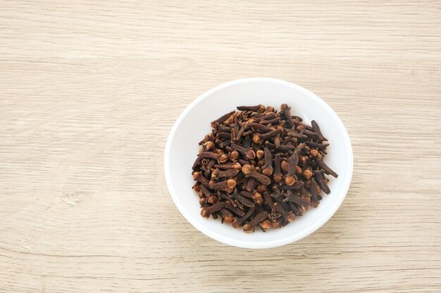 Dried cloves cengkeh dried herbs served in small bowl