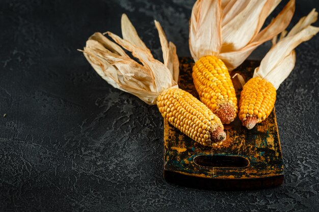 Dried corn on cobs