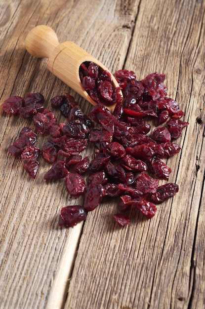 Photo dried cranberries on a scoop