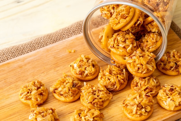 Dried durian cracker