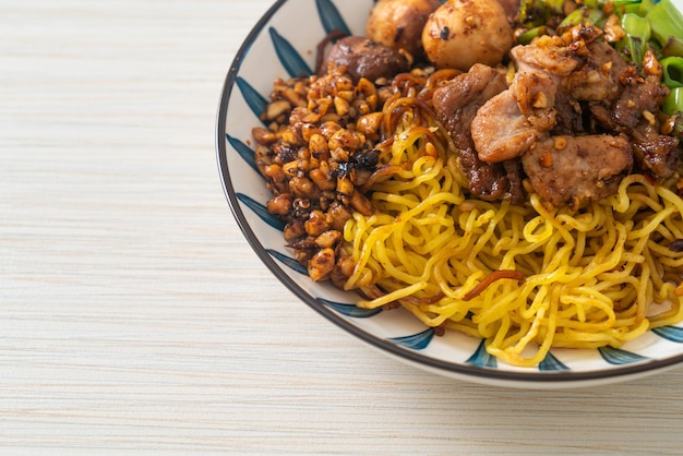 Tagliatelle all'uovo essiccate con carne di maiale e polpette