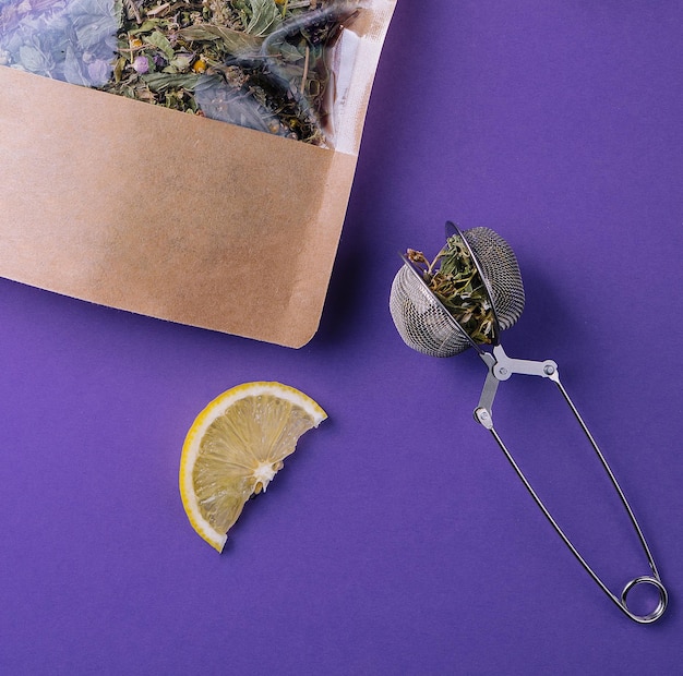 Dried and fresh tea leaves with lemon slice