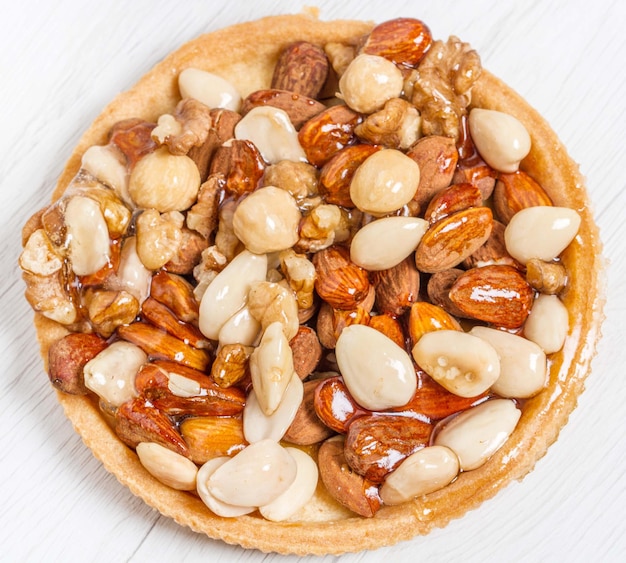 Photo dried fruit cake with almonds, nuts and hazelnuts