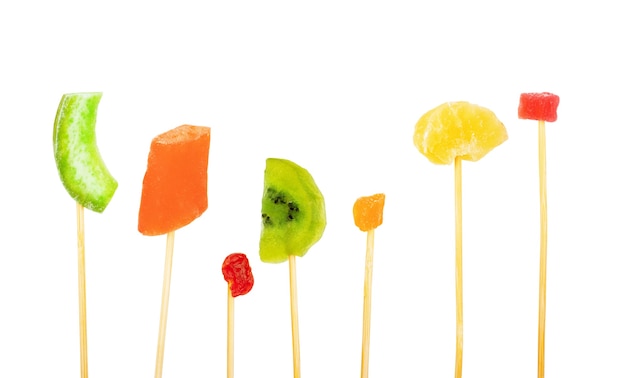 Photo dried fruits on white background