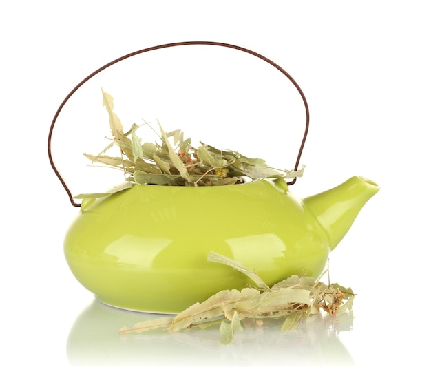 Сушеные травы в чайнике, изолированные на белом Концептуальное фото травяного чая