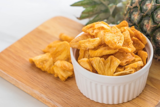 dried pineapple crispy chips