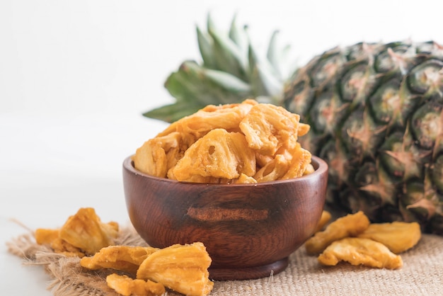 dried pineapple crispy chips