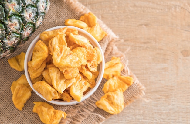 dried pineapple crispy chips