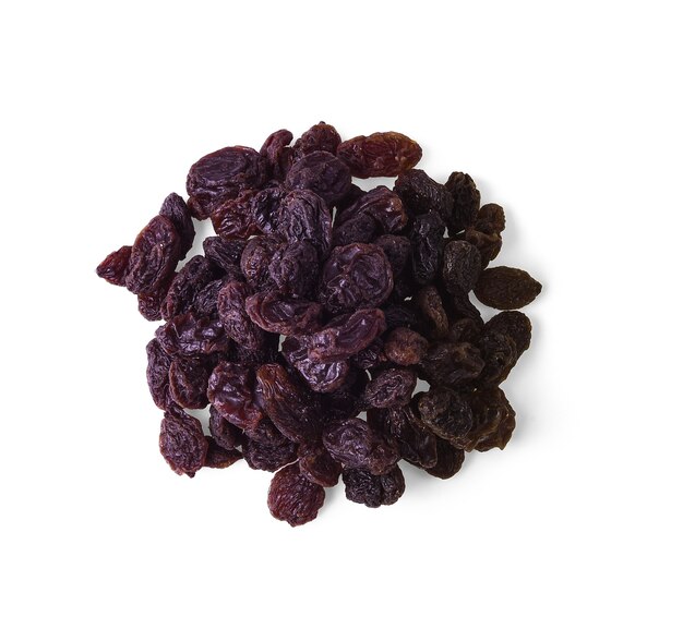 Photo dried raisins isolated