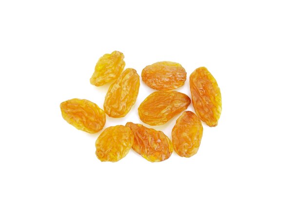 Photo dried raisins on white background