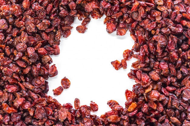 Photo dried raisins on a white background