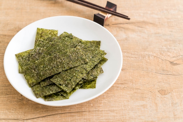 dried seaweed on plate