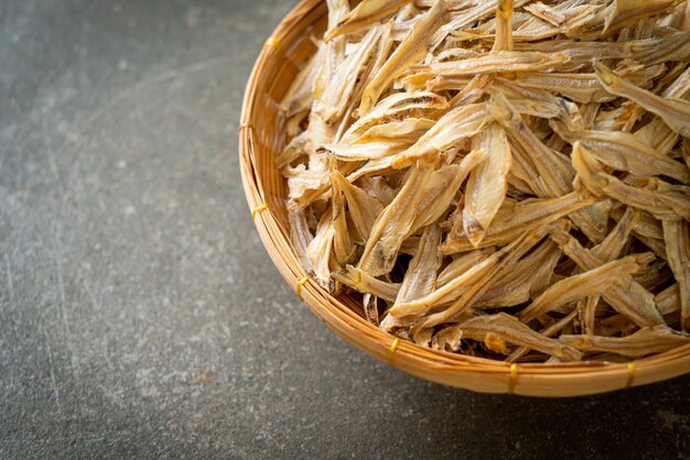 dried small crispy bake fish