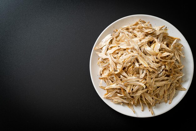 dried small crispy bake fish