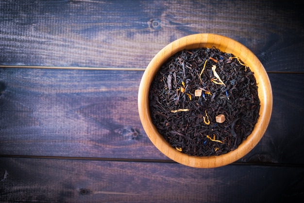 Dried tea leaves in bowl