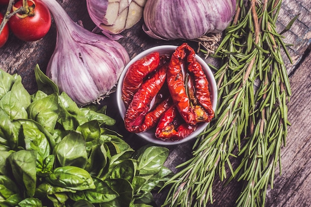 사진 말린 토마토 마늘과 허브