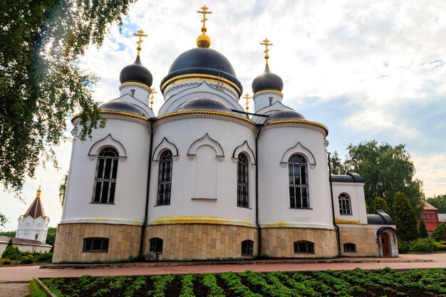 Drievuldigheidskathedraal van het Transfiguratieklooster van St. Tikhon in Zadonsk, Rusland