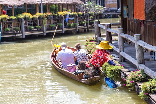 Drijvende markt in Pattaya, Thailand