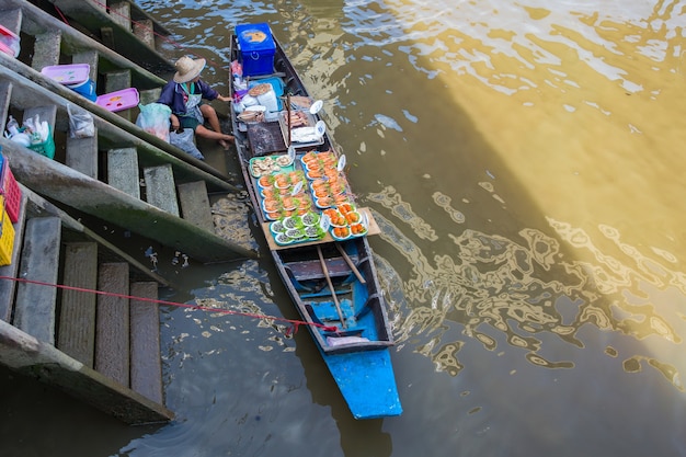 Drijvende markt van Amphawa