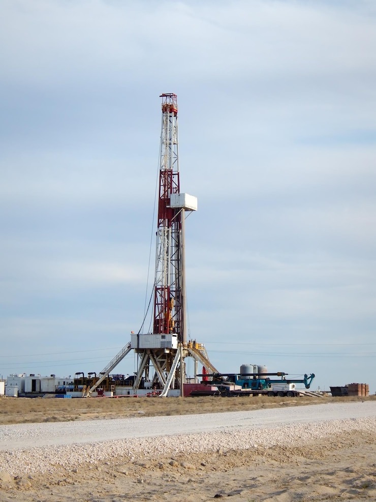 Photo drilling rig in the steppe kazakhstan mangistau region 10 september 2019 year mangistau region