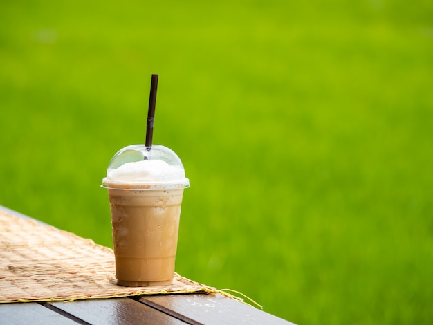 田んぼでコーヒーを飲む