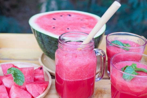 Drink watermeloen voor de gezondheid. Zoete smaak met vitamines, verfris je lichaam