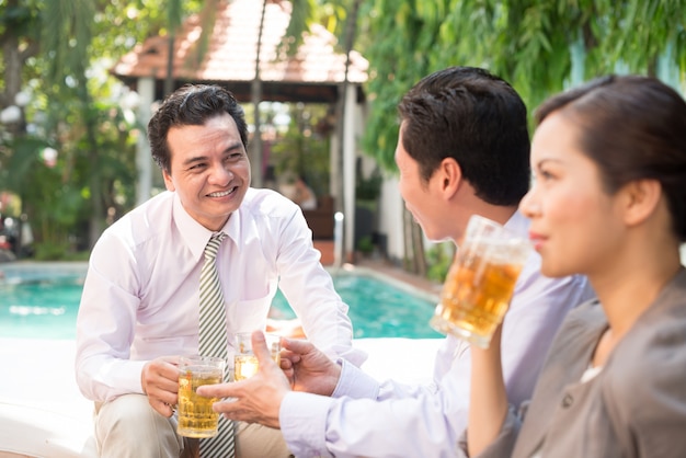 ビールを飲んでいます