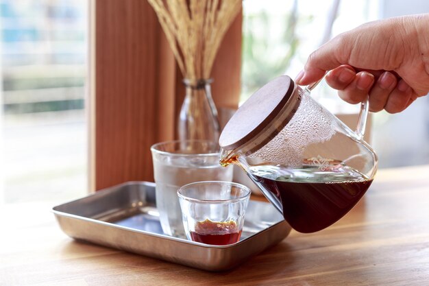 Caffè a goccia, attrezzatura per la preparazione del caffè, caffè nero al mattino