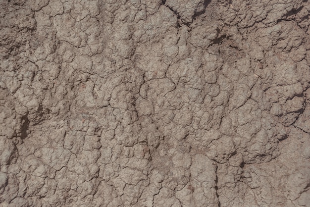 Droge en gebarsten grond voor achtergrond. Textuur van droge grond