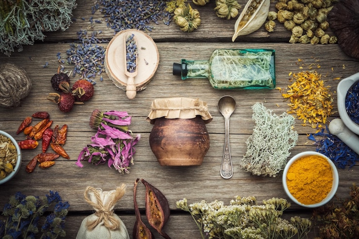 Foto droge geneeskrachtige kruiden planten wortels ingrediënten voor het maken van kruidengeneesmiddelen medicijnen fles infusie