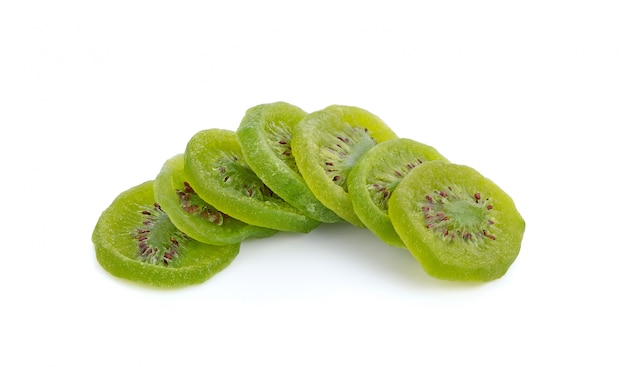 Droge kiwi die op wit wordt geïsoleerd