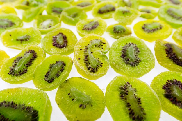 Droge kiwi's Gedroogde geconserveerde Kiwi Fruit-achtergrond Een snack met gedroogde kiwi's