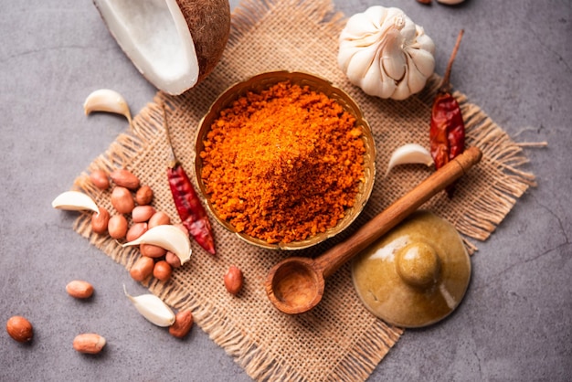 Droge knoflook chutney gemaakt van rode chilly en droge kokosnoot en lahsun die beroemd is in maharashtra