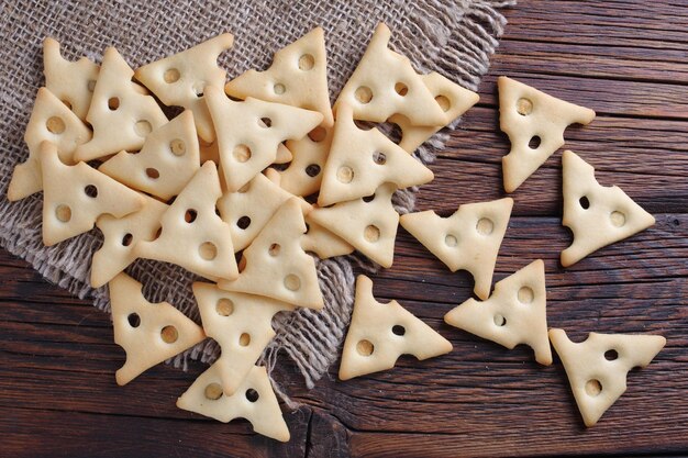 Droge koekjes met kaas