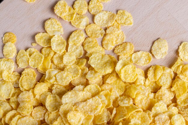 Droge ontbijt maïsvlokken van gele kleur van dichtbij