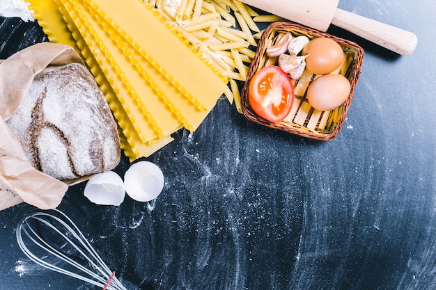 Droge pasta spaghetti met ingrediënt