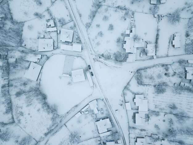 Photo drone photo of village covered with snow during winter