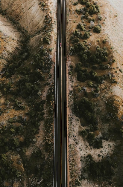 Photo drone shot of a scenic route