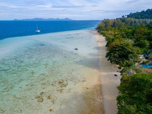 Photo drone top view koh kradan tropical island in the andaman sea trang in thailand