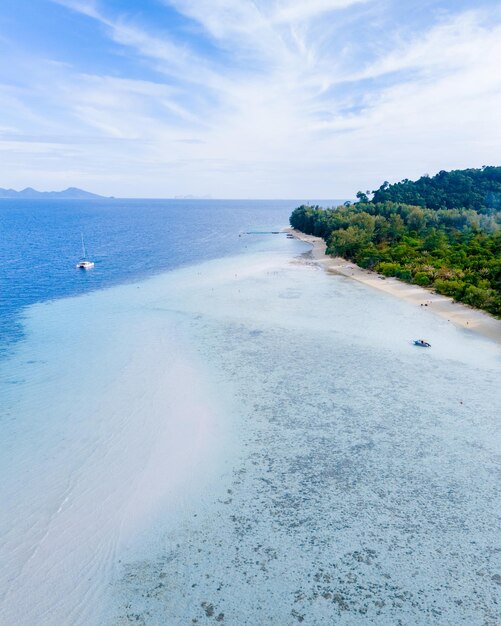 Photo drone top view koh kradan tropical island in the andaman sea trang in thailand
